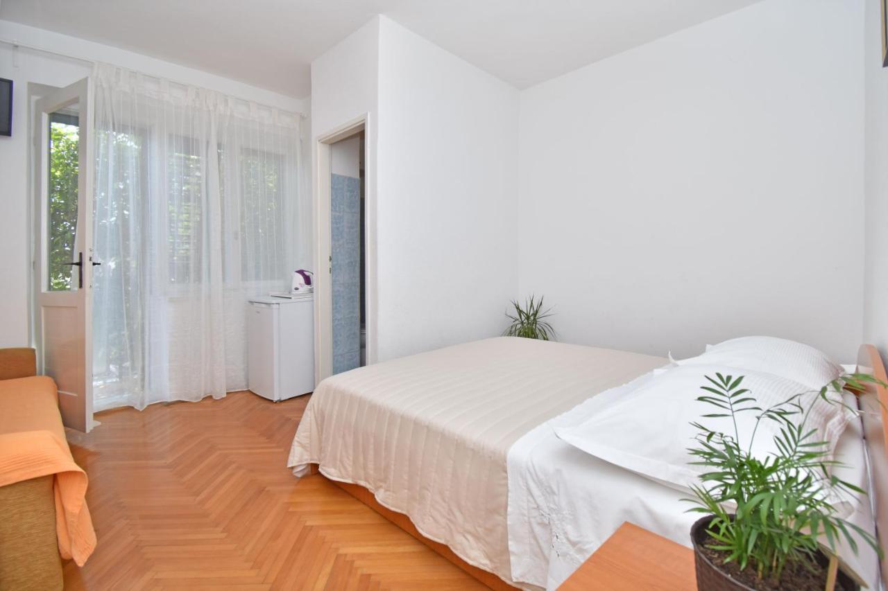 Rooms Borka Tucepi Exterior photo